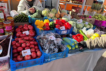 Какие меры предпринимаются в Алматы для сдерживания цен на социально значимые продовольственные товары